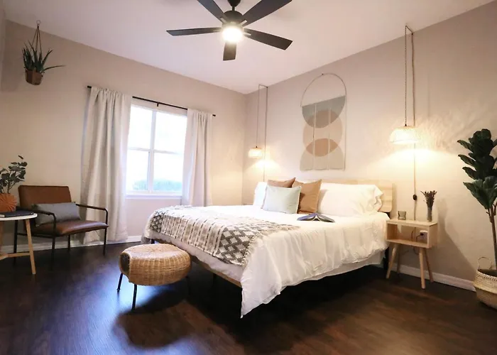 Nomad Retreat King Bed Boutique Condo W Garage